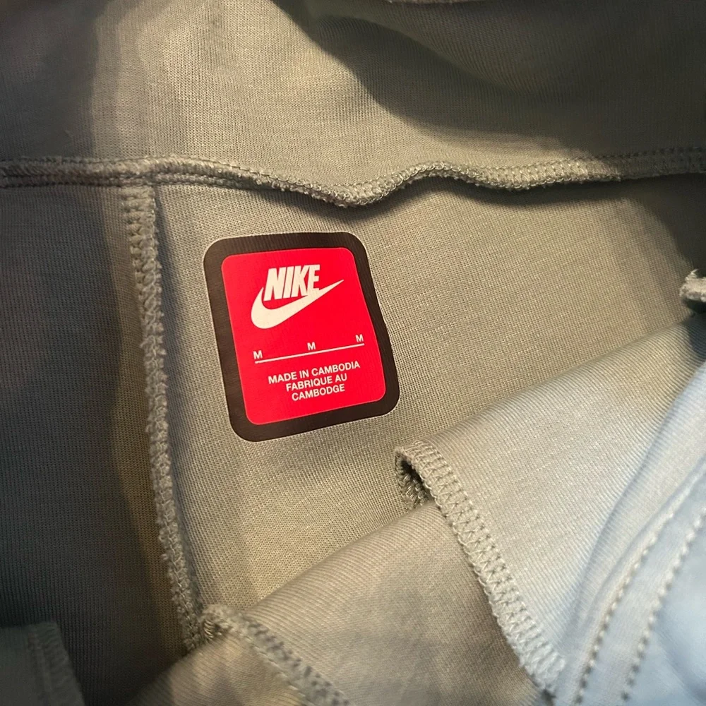 NWOT Nike Sportswear Tech Fleece Hoodie and Open Hem Pants Set- Green Clay/Black - Picture 7 of 15